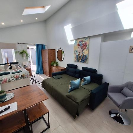 New, Stylish Studio Flat With Private Patio And Free On-Street Parking Check Out At 11Am Bournemouth Esterno foto