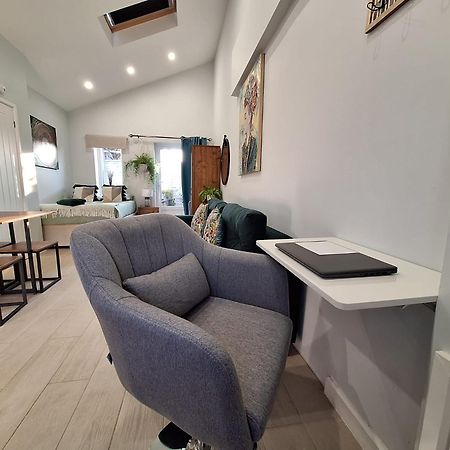New, Stylish Studio Flat With Private Patio And Free On-Street Parking Check Out At 11Am Bournemouth Esterno foto