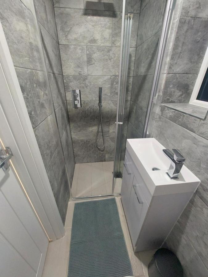 New, Stylish Studio Flat With Private Patio And Free On-Street Parking Check Out At 11Am Bournemouth Esterno foto