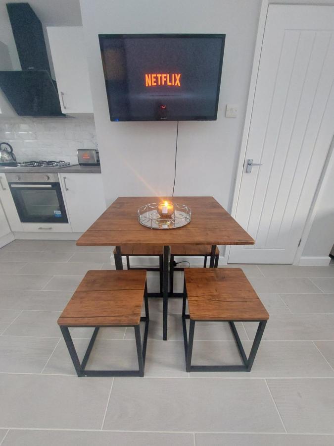 New, Stylish Studio Flat With Private Patio And Free On-Street Parking Check Out At 11Am Bournemouth Esterno foto