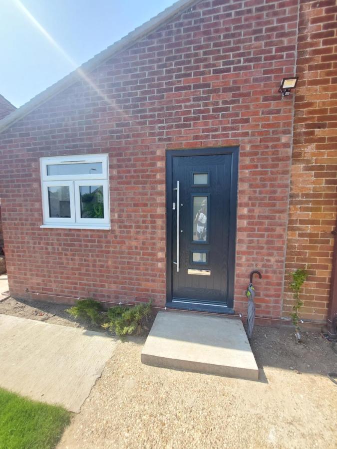 New, Stylish Studio Flat With Private Patio And Free On-Street Parking Check Out At 11Am Bournemouth Esterno foto