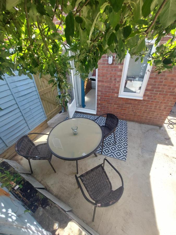 New, Stylish Studio Flat With Private Patio And Free On-Street Parking Check Out At 11Am Bournemouth Esterno foto