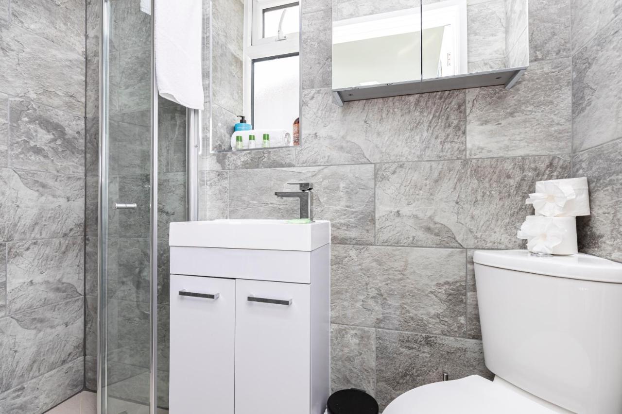 New, Stylish Studio Flat With Private Patio And Free On-Street Parking Check Out At 11Am Bournemouth Esterno foto