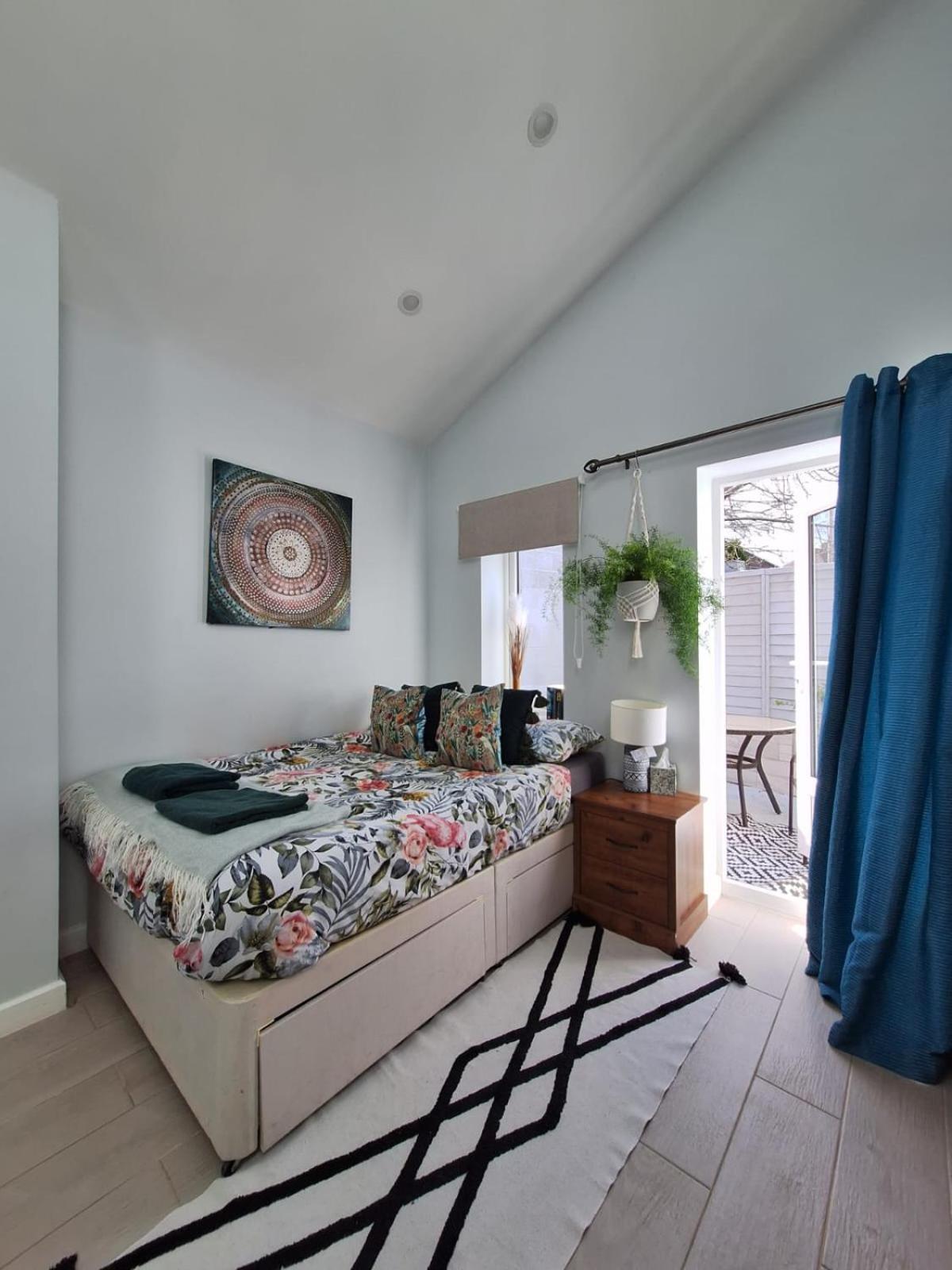 New, Stylish Studio Flat With Private Patio And Free On-Street Parking Check Out At 11Am Bournemouth Esterno foto