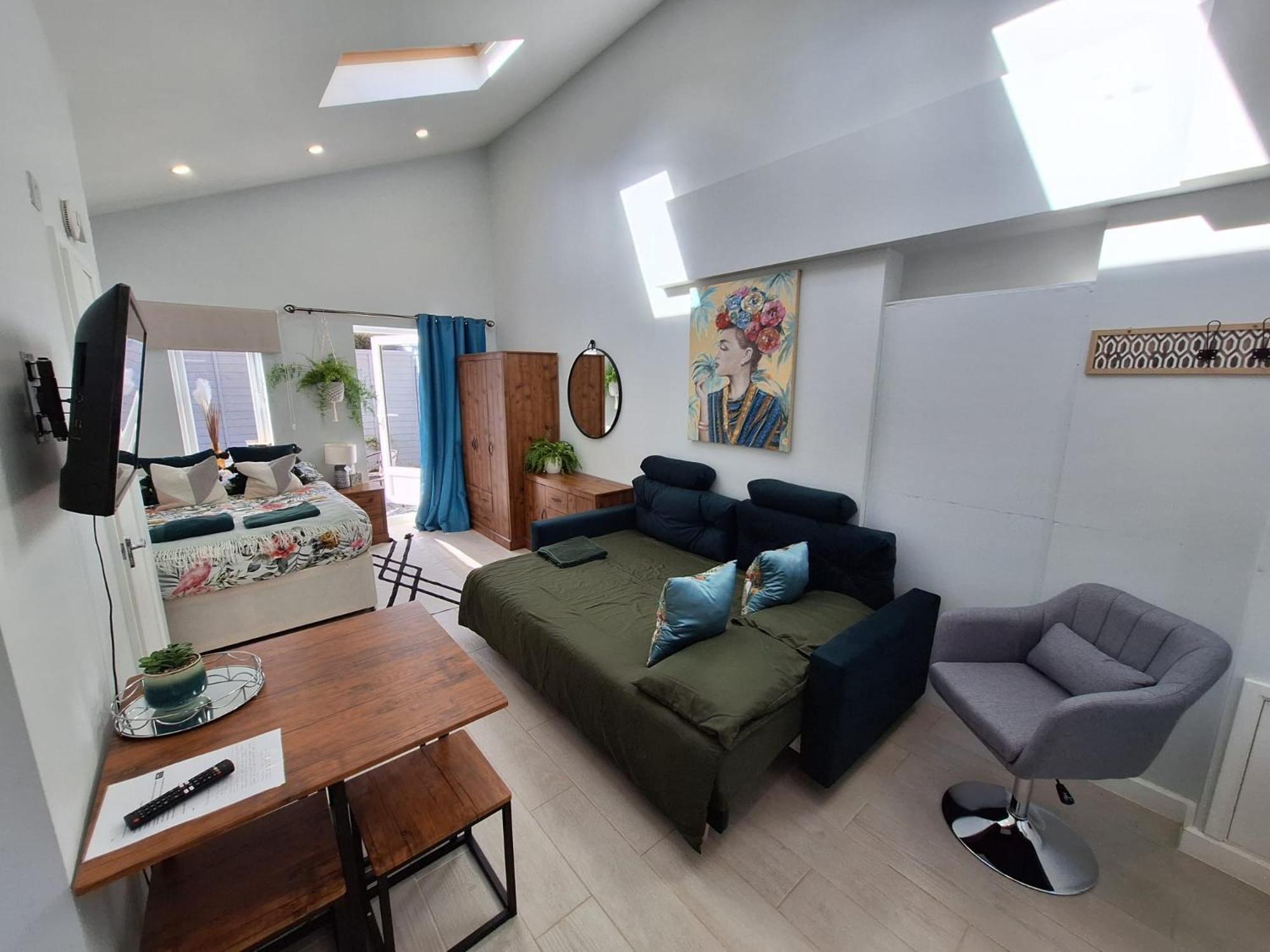 New, Stylish Studio Flat With Private Patio And Free On-Street Parking Check Out At 11Am Bournemouth Esterno foto