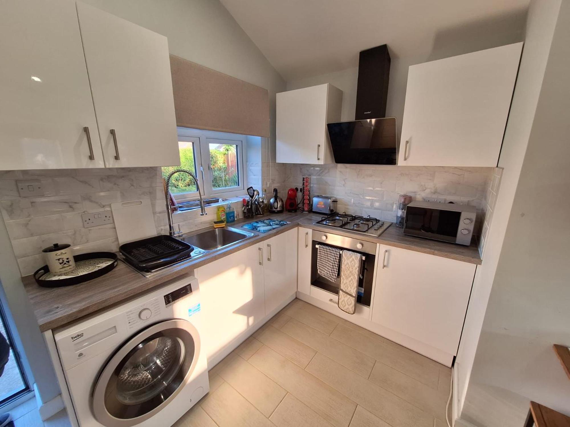New, Stylish Studio Flat With Private Patio And Free On-Street Parking Check Out At 11Am Bournemouth Esterno foto